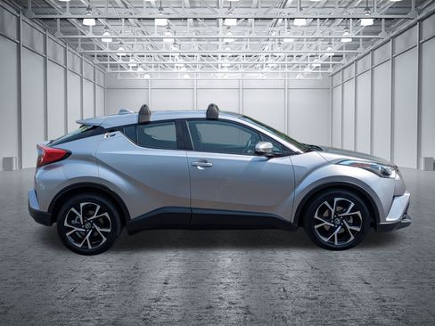 Used 2019 Toyota C-HR XLE FWD image 6
