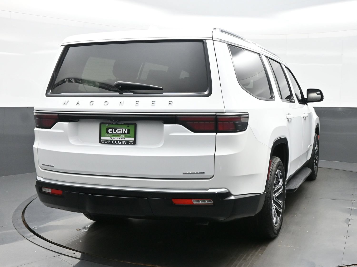 Used 2023 Jeep Wagoneer Series II AWD/4WD image 7
