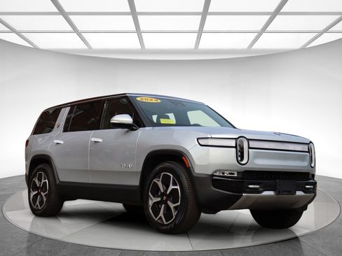 Used 2024 Rivian R1S Adventure Dual AWD/4WD image 3