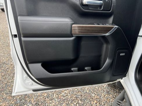 Used 2021 Chevrolet Silverado 1500 LT Trail Boss image 11