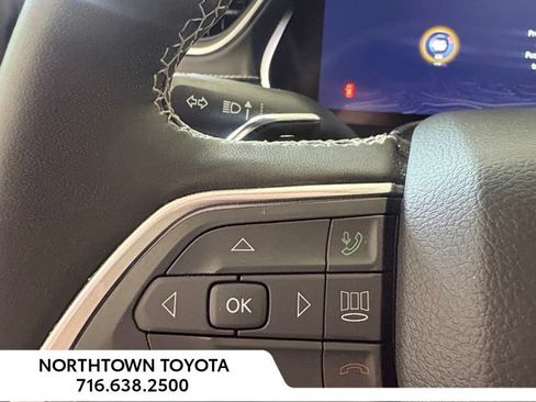 Used 2023 Jeep Grand Cherokee Altitude AWD/4WD image 4