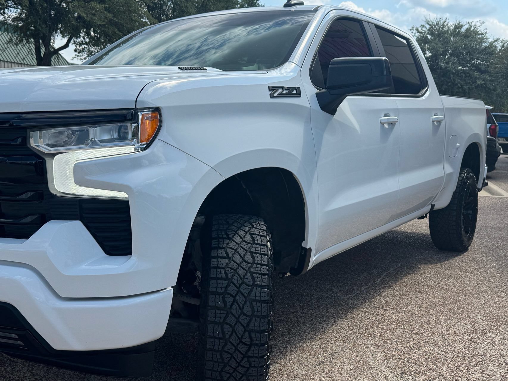 Used 2023 Chevrolet Silverado 1500 RST w/ Convenience Package II AWD/4WD image 3