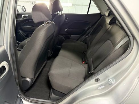 Used 2023 Hyundai Venue SE image 10