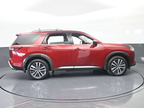Used 2022 Nissan Pathfinder Platinum w/ Cargo Package FWD image 7