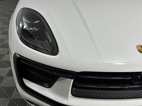 Certified 2025 Porsche Macan image 12