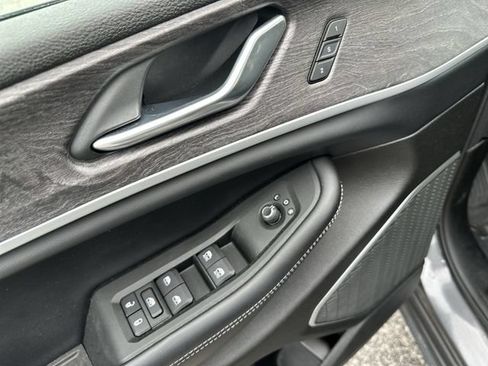 Used 2025 Jeep Grand Cherokee Limited 4xe AWD/4WD image 17