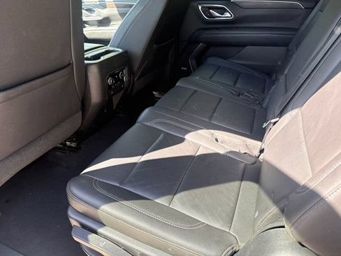 Used 2021 Chevrolet Suburban LT RWD image 15