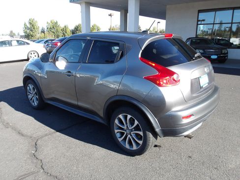 Used 2011 Nissan Juke SV image 3