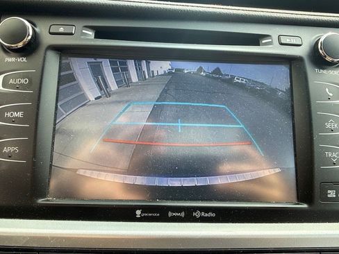 Used 2019 Toyota Highlander XLE AWD/4WD image 23