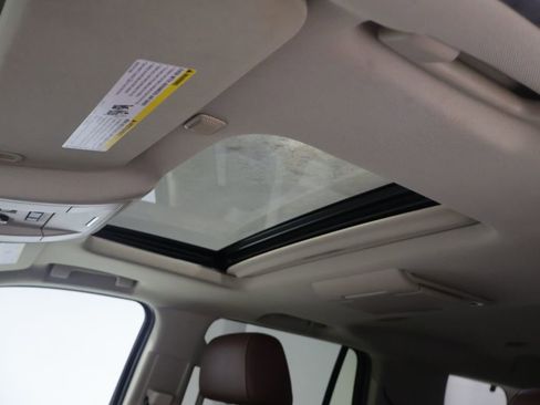 Used 2015 Chevrolet Tahoe LTZ AWD/4WD image 31