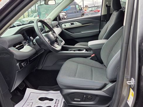 Used 2025 Ford Explorer Active image 5