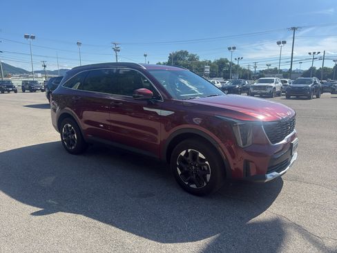 Used 2024 Kia Sorento S AWD/4WD image 6