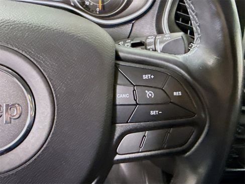 Used 2019 Jeep Cherokee Trailhawk image 21