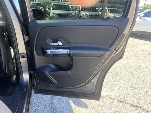 Used 2021 Mercedes-Benz GLB 250 w/ Premium Package image 22