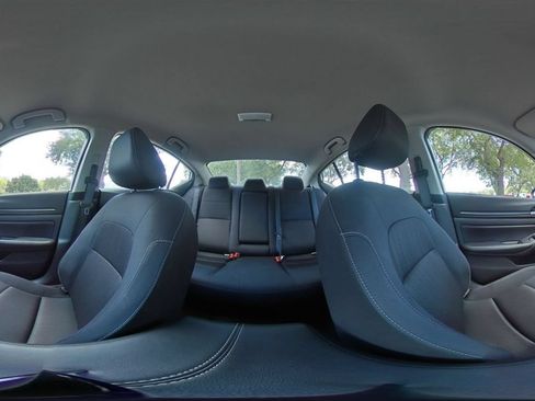 Used 2025 Nissan Altima 2.5 SV FWD image 39