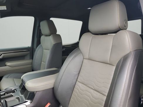 Used 2023 Chevrolet Silverado 1500 ZR2 w/ Technology Package image 32