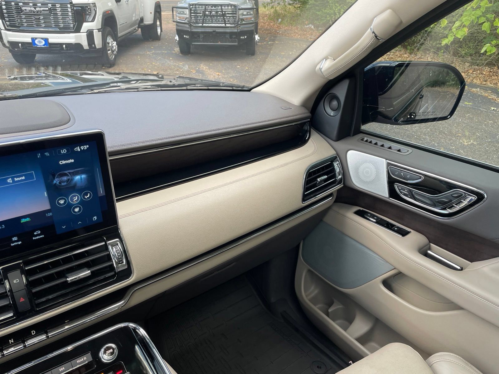 Used 2024 Lincoln Navigator Reserve AWD/4WD image 31
