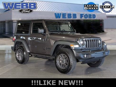 Used 2025 Jeep Wrangler Sport image 1