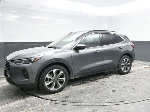 Used 2024 Ford Escape Platinum image 3