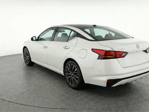 Used 2025 Nissan Altima 2.5 SV image 6