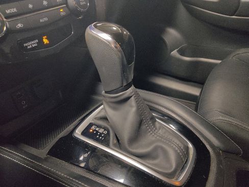 Used 2018 Nissan Rogue Sport SL FWD image 26