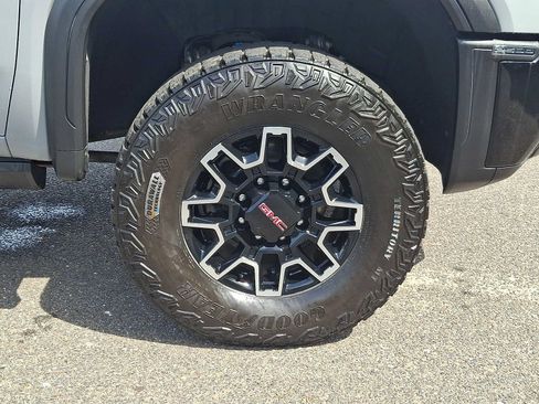 Used 2024 GMC Sierra 2500 AT4X AWD/4WD image 8