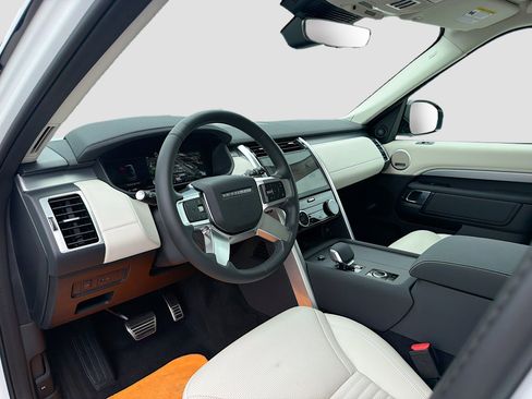 Used 2025 Land Rover Discovery Dynamic SE AWD/4WD image 27