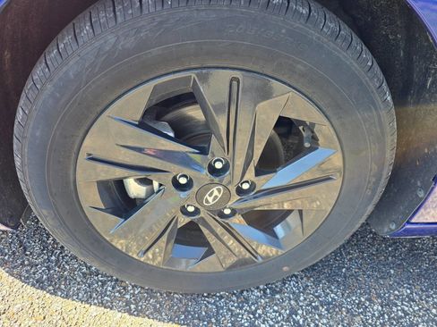 Used 2022 Hyundai Elantra SEL FWD image 19