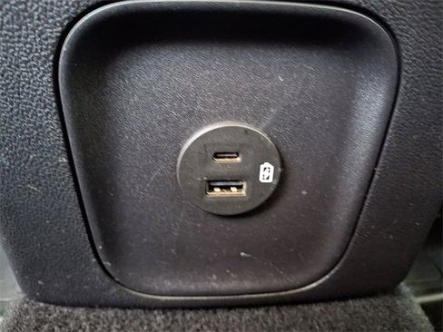 Used 2022 Ford Escape SE w/ SE Sport Appearance Package image 11