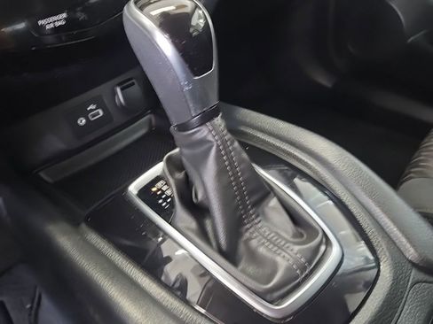 Used 2020 Nissan Rogue S image 20