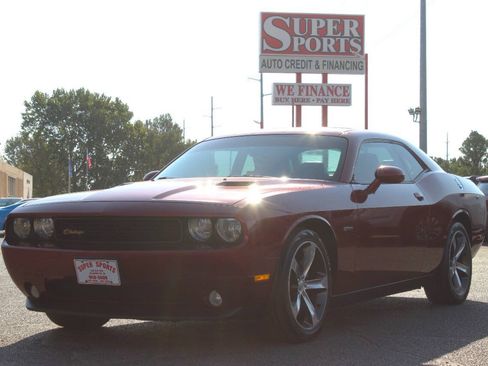 Used 2014 Dodge Challenger SXT RWD image 6