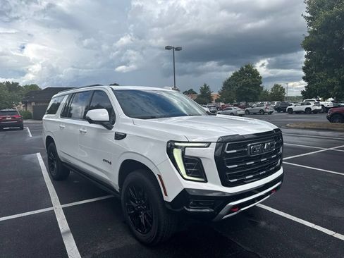 Used 2025 GMC Yukon XL AT4 w/ AT4 Premium Package AWD/4WD image 2