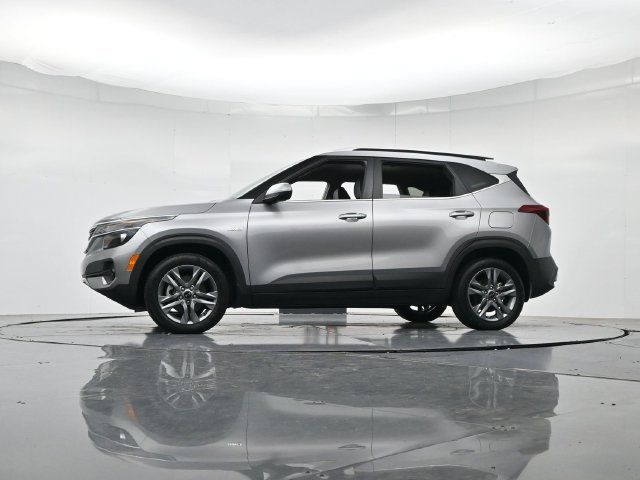 Used 2021 Kia Seltos S AWD/4WD image 37