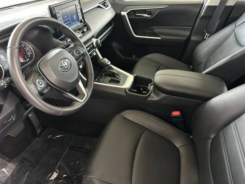 Used 2022 Toyota RAV4 XLE Premium FWD image 9
