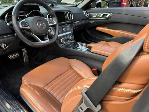 Used 2020 Mercedes-Benz SL 550 image 36