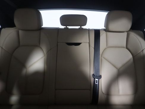 Used 2023 Porsche Macan image 16