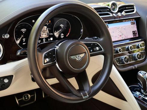 Used 2021 Bentley Bentayga AWD/4WD image 12