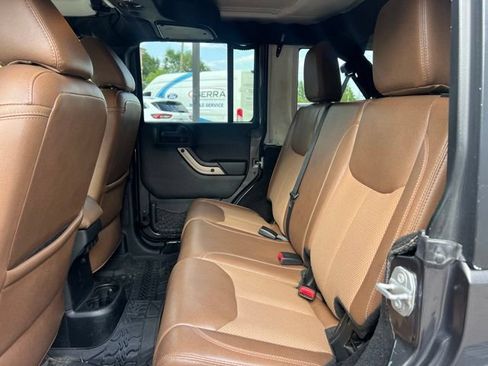 Used 2016 Jeep Wrangler Unlimited Sahara AWD/4WD image 13