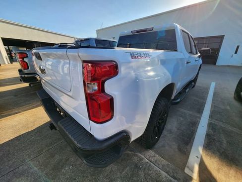Used 2023 Chevrolet Silverado 1500 LT Trail Boss w/ LPO, Dark Essentials Package AWD/4WD image 6