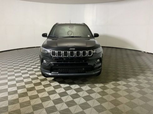 Used 2026 Jeep Compass Latitude image 3