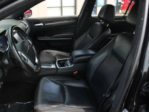Used 2011 Chrysler 300 Limited RWD image 14