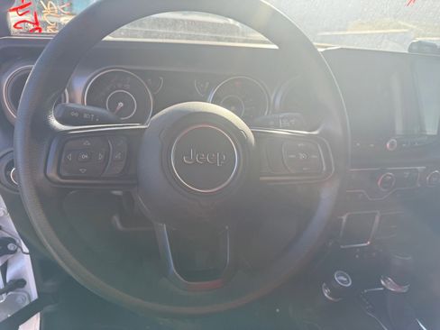 Used 2023 Jeep Gladiator Sport image 5