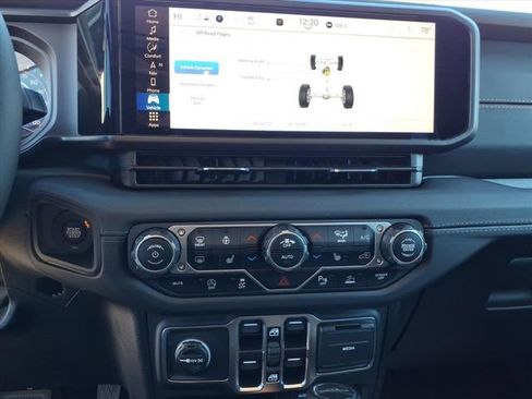 Used 2025 Jeep Gladiator Sport image 14