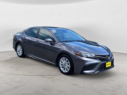 Used 2024 Toyota Camry SE FWD image 7