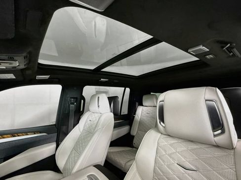 Used 2026 Cadillac Escalade ESV Platinum Sport w/ LPO, Floor Liner Package AWD/4WD image 23