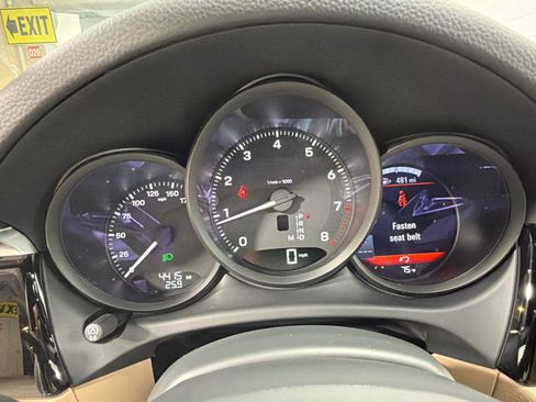 Certified 2026 Porsche Macan AWD/4WD image 39
