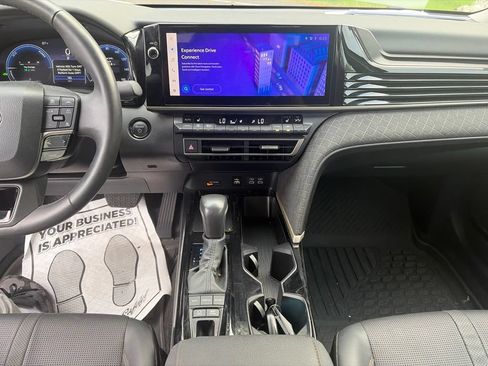 Used 2025 Toyota Camry XLE FWD image 31