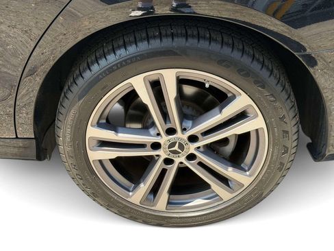 Used 2022 Mercedes-Benz E 350 4MATIC Sedan image 11