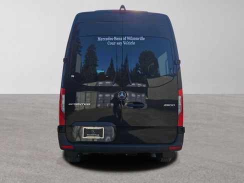 Used 2025 Mercedes-Benz Sprinter 2500 image 4
