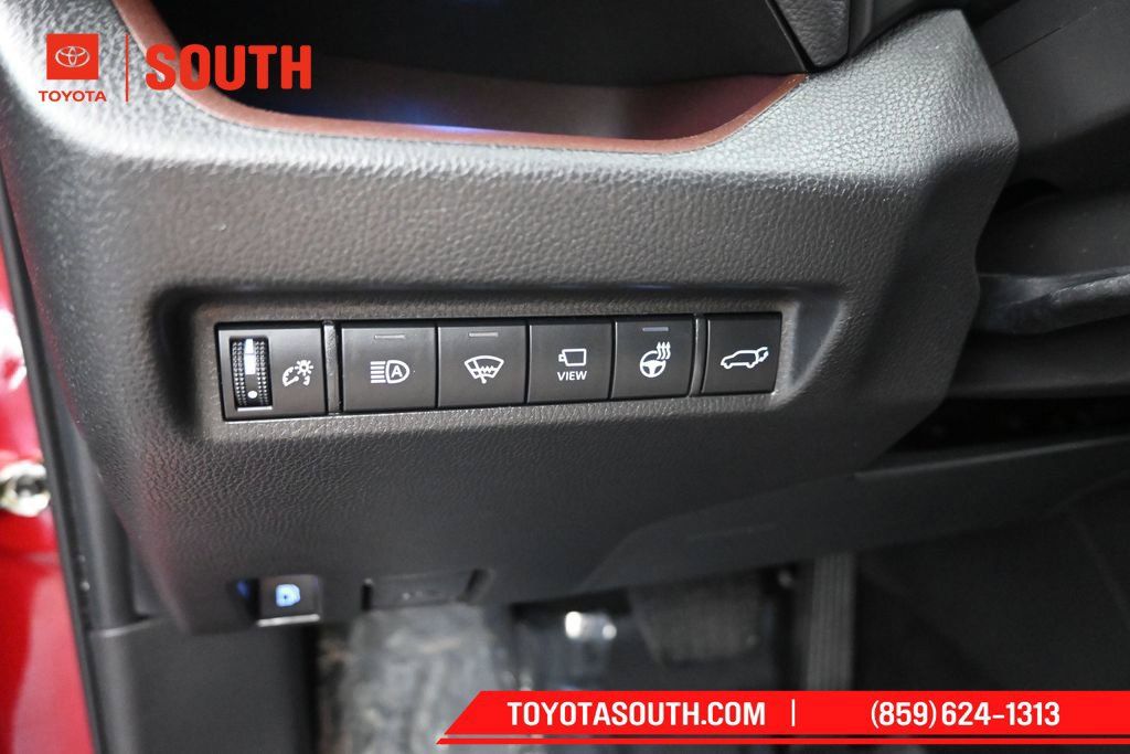 Used 2022 Toyota RAV4 Limited AWD/4WD image 22